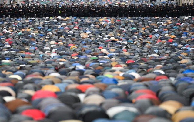 Мусульмане в немусульманских странах: имеют ли они право требовать соблюдения канонов своей веры?