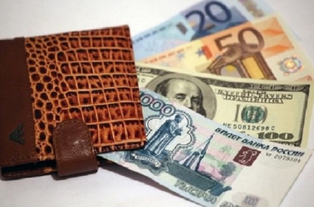 В чем лучше хранить деньги: в рублях или в иностранной валюте?