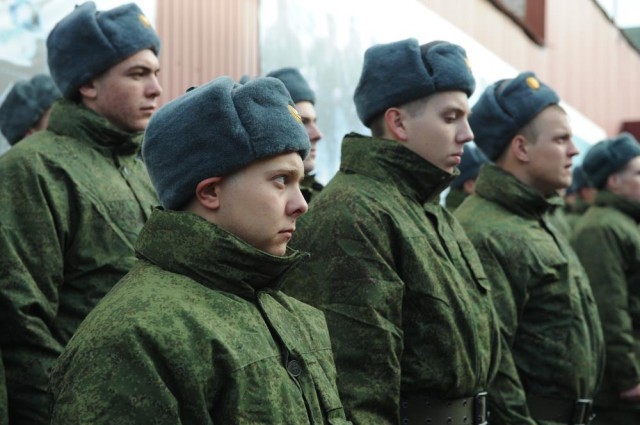 Нужно ли в России отменить обязательный призыв в вооружённые силы и перевести армию на контрактную основу?