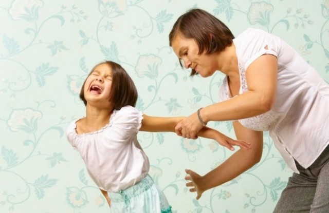 Image: Телесные наказания детей в семье - допустимо это или нет?
